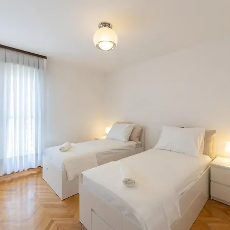 The View, 3 Bedroom *